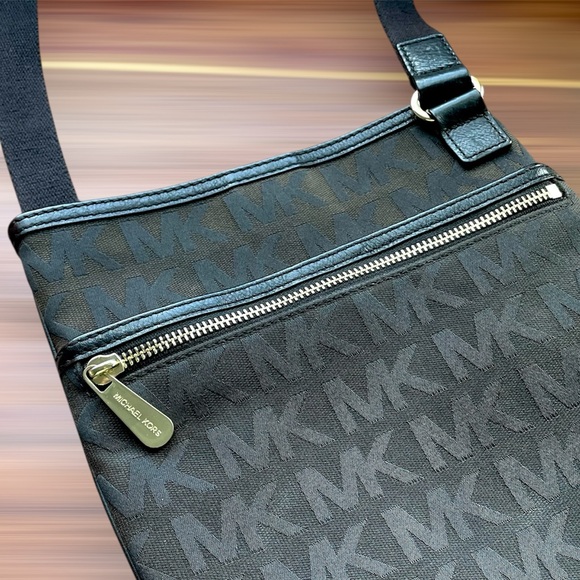 Michael Kors MK Signature Jacquard + Leather Trim Crossbody Shoulder Bag/Purse - Picture 5 of 12